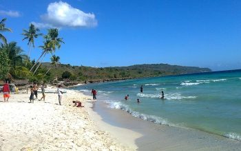 Libur Lebaran 2026, Pengunjung Pantai Pandan Turun Drastis hingga 50 Persen