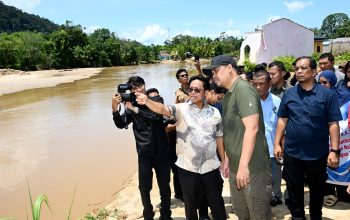 Gubernur Sumut Tinjau Sempadan Sungai Sibuluan, Pastikan Rekonstruksi Tanggul dan Hunian Warga Dipercepat