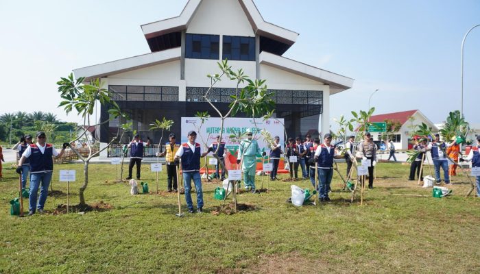 Peringati Hari Bumi 2026 dan HUT Ke-65, Hutama Karya Tanam 17.000 Pohon di Seluruh Jalan Tol Kelolaan