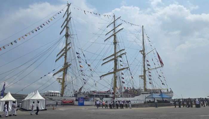 KRI Bima Suci Sandar di Belawan, Warga Dapat Kesempatan Langka Naik Kapal Latih TNI AL