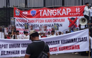 Aksi di DPR dan Mabes Polri, Massa Desak Usut Dugaan Kriminalisasi Rahmadi