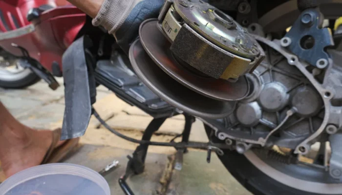 Kebiasaan Sepele Ini Bikin Kampas Ganda Motor Matic Cepat Aus, Banyak Pengendara Tak Sadar