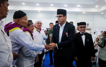 Tepung Tawar Warnai Pelepasan 1.883 Calon Jemaah Haji Medan