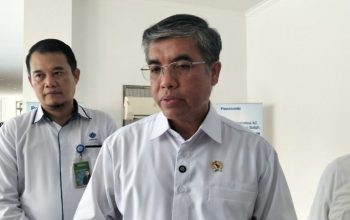 Menaker Yassierli Larang Perusahaan Tahan Ijazah Pekerja, Minta Segera Dilaporkan