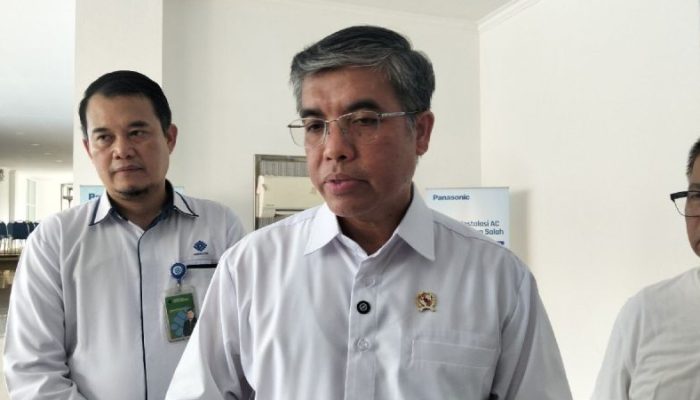 Menaker Yassierli Larang Perusahaan Tahan Ijazah Pekerja, Minta Segera Dilaporkan