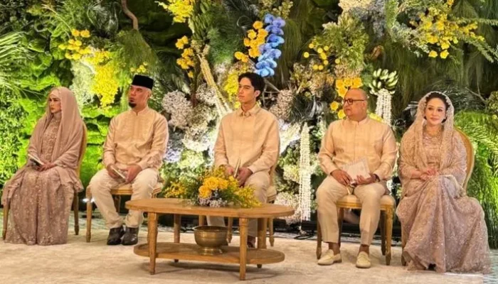 Adu Gaya Maia Estianty vs Mulan Jameela di Pengajian El Rumi, Kompak Pakai Nude!