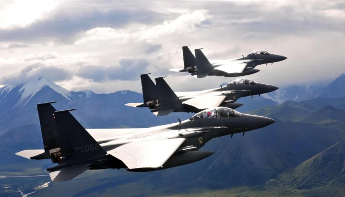 Jet Tempur Tabrakan Gara-Gara Selfie: Pilot Dijatuhi Sanksi Berat, AU Minta Maaf