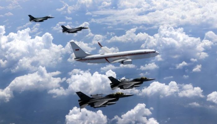 F-16 dan T-50 Kawal Pesawat Presiden Prabowo di HUT ke-80 TNI AU