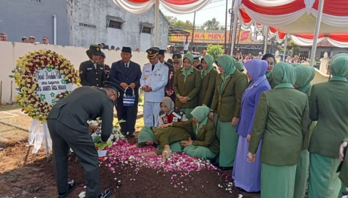 Jenazah Kopda Anumerta Farizal Dimakamkan di TMP Giripeni, Gugur dalam Misi Perdamaian di Lebanon