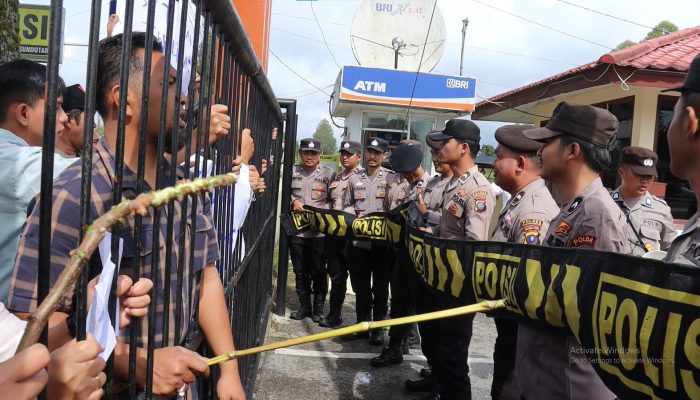Polres Humbahas Uji Kesiapan Personel Melalui Simulasi Sistem Pengamanan Mako
