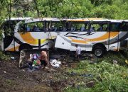 Bus Rombongan Pelajar Asal Batu Bara Masuk Jurang di Toba, 50 Orang Terluka