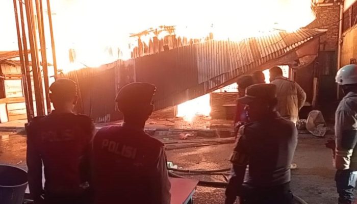 Ledakan Tabung Gas di Tebing Tinggi, 4 Rumah Hangus Dilalap Api