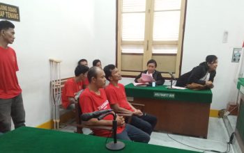 Empat terdakwa kasus pencurian besi proyek Stadion Teladan menjalani sidang di PN Medan