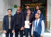 Sejumlah advokat menggugat Ketum DPN Peradi, Otto Hasibuan, ke PN Medan terkait dugaan perbuatan melawan hukum (PMH), Selasa (19/5/2026). Foto: Topikseru.com/Agustian.