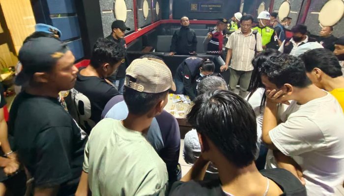 Polisi Gerebek Karaoke Valentine Deli Serdang, 4 Pengunjung Diamankan