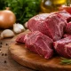 Penderita kolesterol makan daging sapi saat Idul Adha dengan porsi aman dan cara masak sehat.