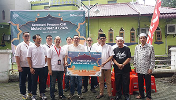 Perluas Manfaat bagi Masyarakat Melalui Semangat Kebersamaan, Telkomsel Salurkan Hewan Kurban Iduladha 1447 H