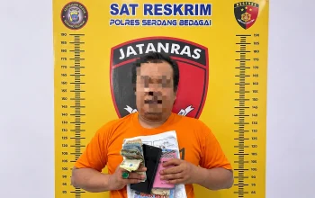 Polisi tangkap jurtul judi Hongkong di Pantai Cermin Serdang Bedagai beserta barang bukti perjudian tebak angka.