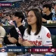 Prompt Gemini AI Edit Foto Ala Penonton Baseball Korea dengan hasil realistis di tribun stadion pertandingan KBO Korea Selatan.