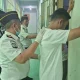 Petugas Lapas Kelas I Medan melakukan razia dan penggeledahan kamar warga binaan