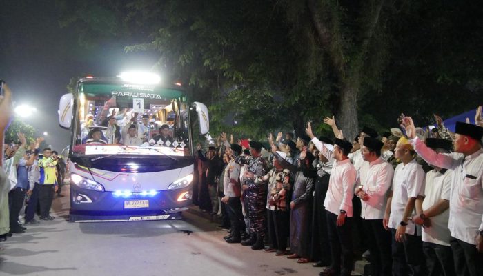 Wali Kota Tanjungbalai Lepas 131 Jemaah Haji ke Asrama Haji Medan