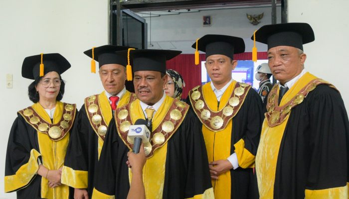 Unimed Lepas 899 Wisudawan, Rektor Tekankan Integritas dan Kepemimpinan Generasi Muda