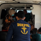 Proses evakuasi dan identifikasi dugaan korban bayi Bus ALS oleh tim DOKPOL di RS Bhayangkara Palembang usai kecelakaan maut di Muratara.