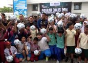 Ketum PSSI Erick Thohir Sambut Piala AFF U-19 di Sumut, Berbagi Bola kepada Siswa SD