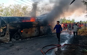 identitas korban kecelakaan bus ALS Muratara saat bus hangus terbakar setelah tabrakan di Jalan Lintas Sumatera Karang Jaya Sumatera Selatan