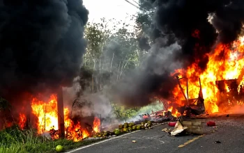 update kecelakaan bus ALS Muratara kondisi bus terbakar setelah tabrakan di Karang Jaya Musi Rawas Utara Sumatera Selatan