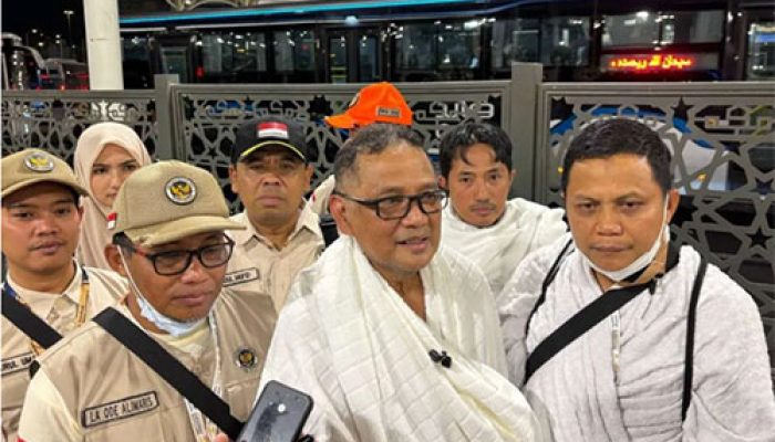 Wamenhaj Pastikan Layanan Jemaah Siap: Keberangkatan Perdana ke Arafah Dimulai
