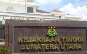 Tampak depan Gedung Kejati Sumatera Utara di Medan, yang menjadi lokasi koordinasi Kejaksaan dalam pengawasan dan penanganan perkara dugaan penyalahgunaan wewenang di Kejari Sergai.