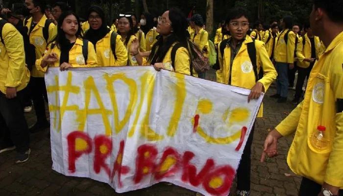 Mahasiswa BEM UI Tertahan di Thamrin Nine, Arus Lalu Lintas Menuju Bundaran HI Lumpuh