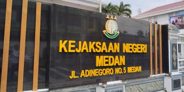 Kejaksaan Negeri (Kejari) Medan meningkatkan layanan pengantaran barang bukti yang telah berkekuatan hukum tetap (inkrah) langsung ke pemilik tanpa dipungut biaya. (Foto: Topikseru.com/Istimewa)