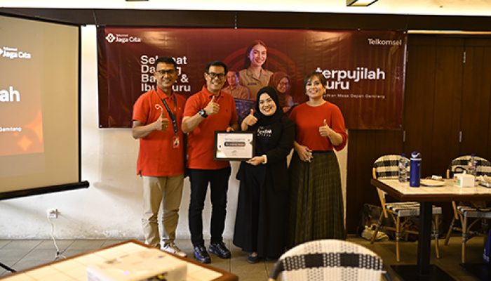 Dari Papan Tulis ke Konten Kreatif dan Pakai AI di Kelas, Terpujilah GURU Telkomsel Naikkan Level 1.000 Tenaga Pendidik di Indonesia