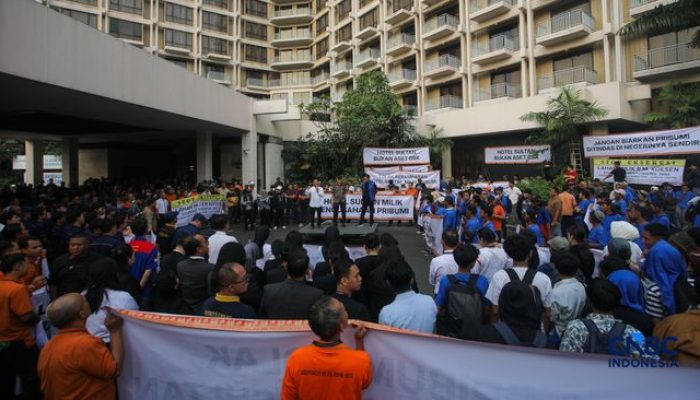 Eksekusi Hotel Sultan, 3.161 Pengaman Berhadapan dengan Massa Penolak