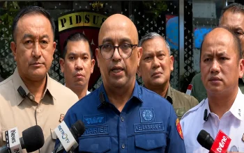 Direktur Penyidikan Jampidsus Kejaksaan Agung, Syarief Sulaeman Nahdi, menyampaikan keterangan pers mengenai penetapan tersangka dalam kasus dugaan korupsi Program Makan Bergizi Gratis (MBG).